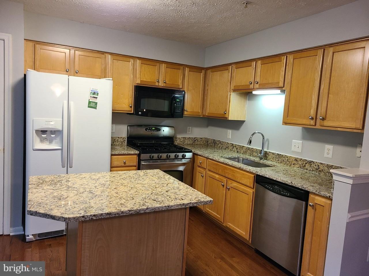 2718 Thornbrook Ct - Photo 3 of 14