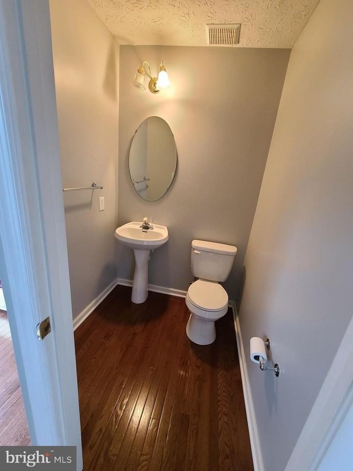 2718 Thornbrook Ct - Photo 4 of 14