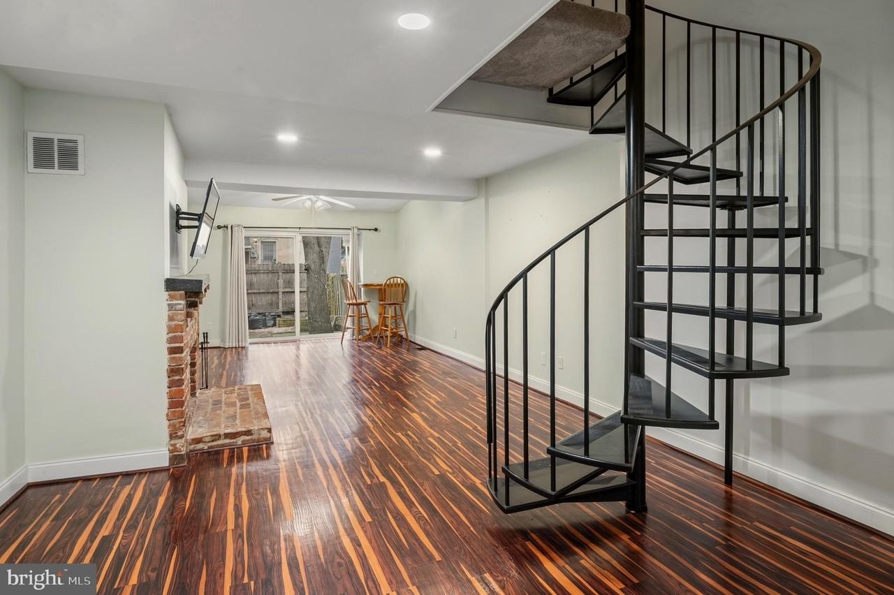 636 Portland St - Photo 3 of 20