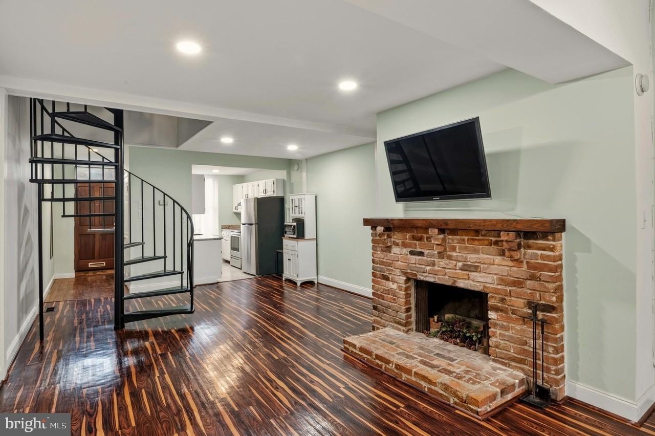 636 Portland St - Photo 4 of 20