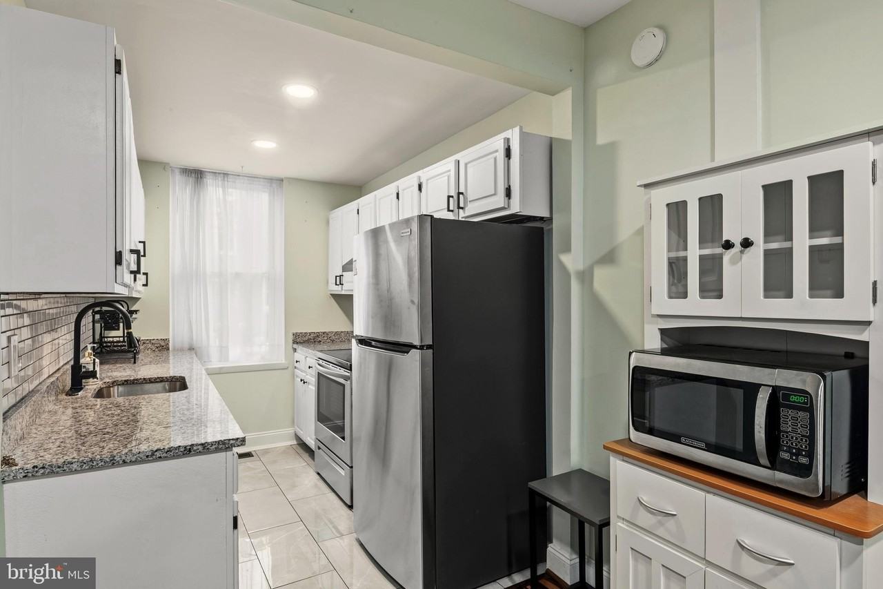 636 Portland St - Photo 7 of 20