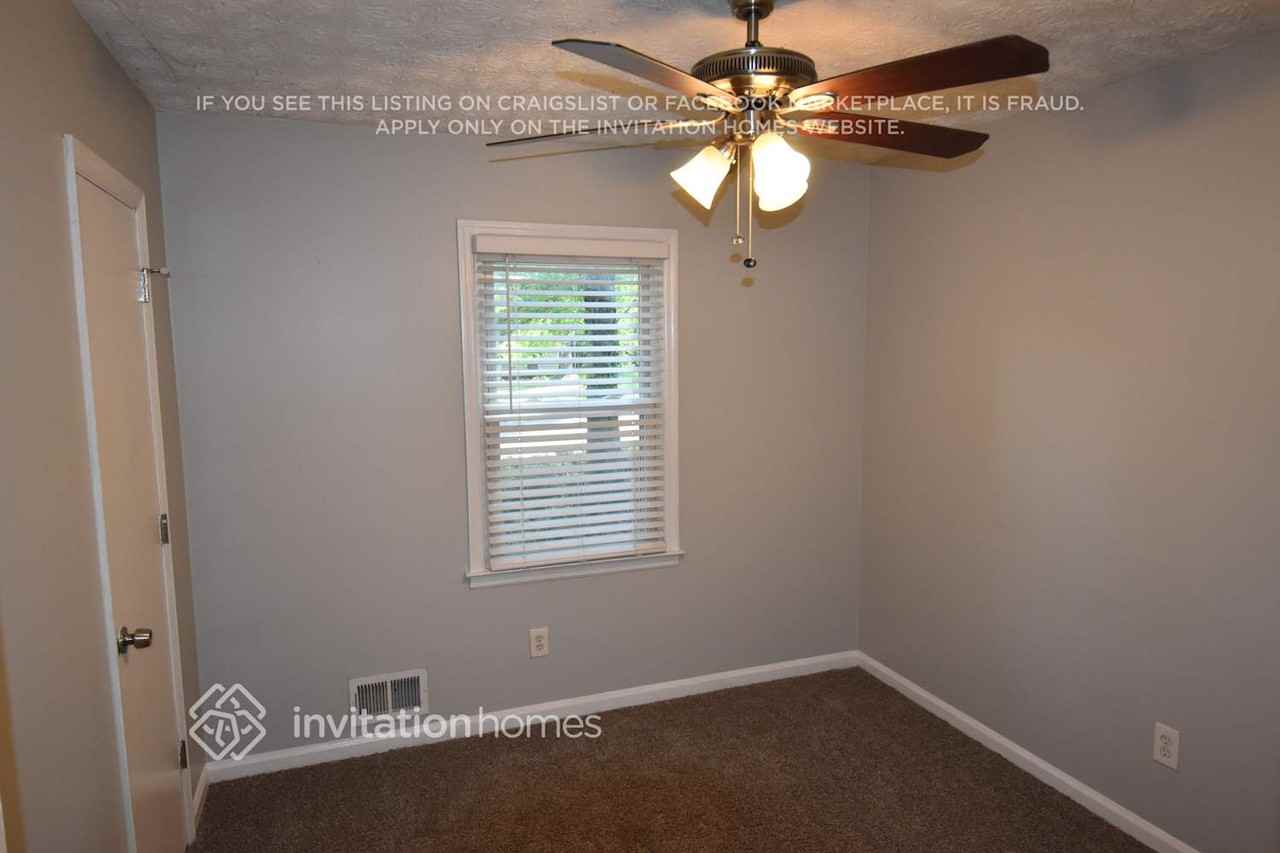 510 Cove Rd - Photo 3 of 11