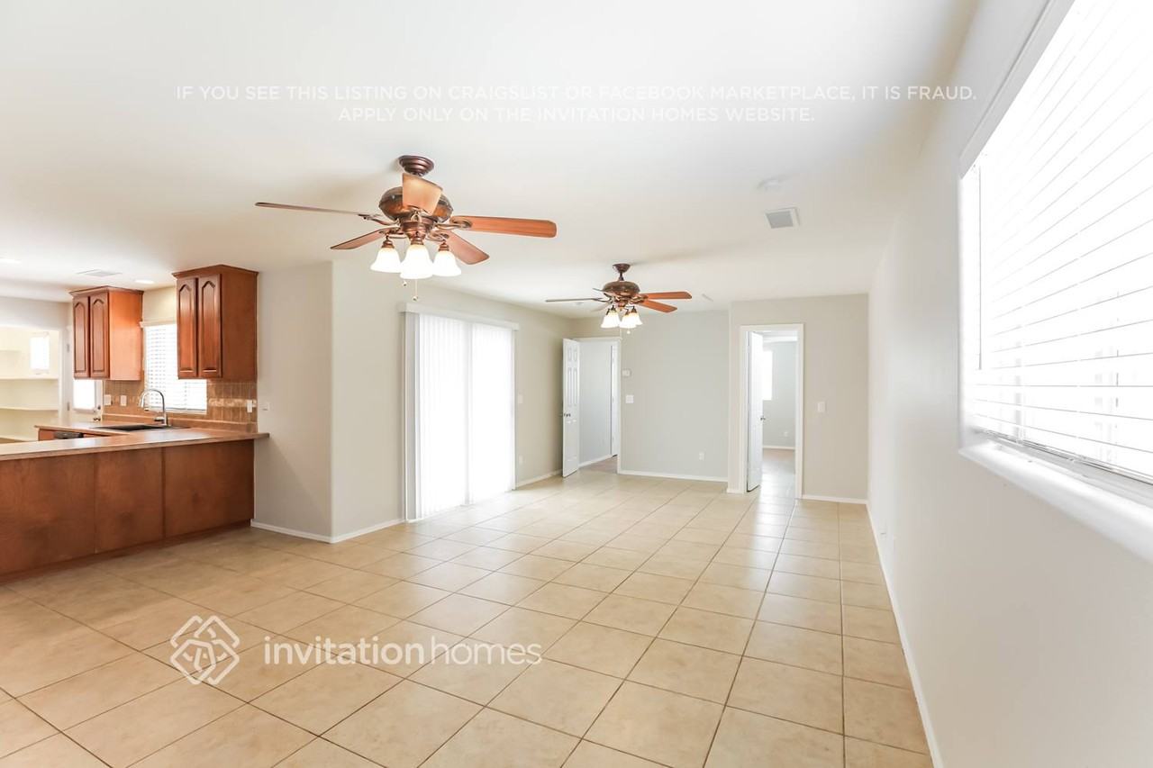 401 E Fremont Dr - Photo 4 of 15