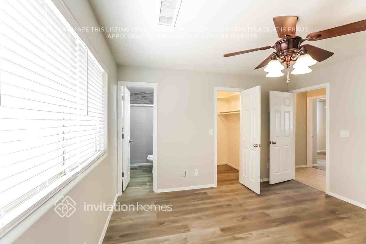 401 E Fremont Dr - Photo 7 of 15
