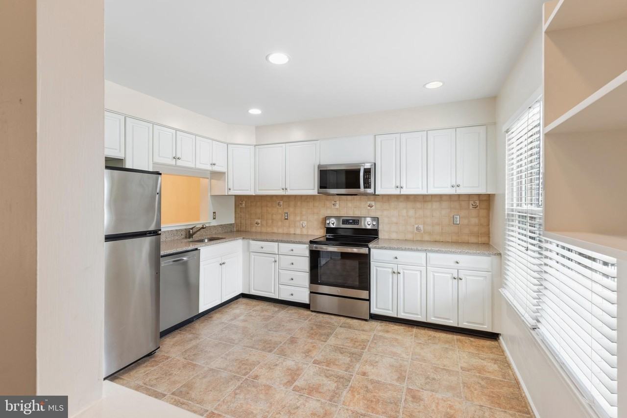 23 Roger Valley Ct - Photo 3 of 30