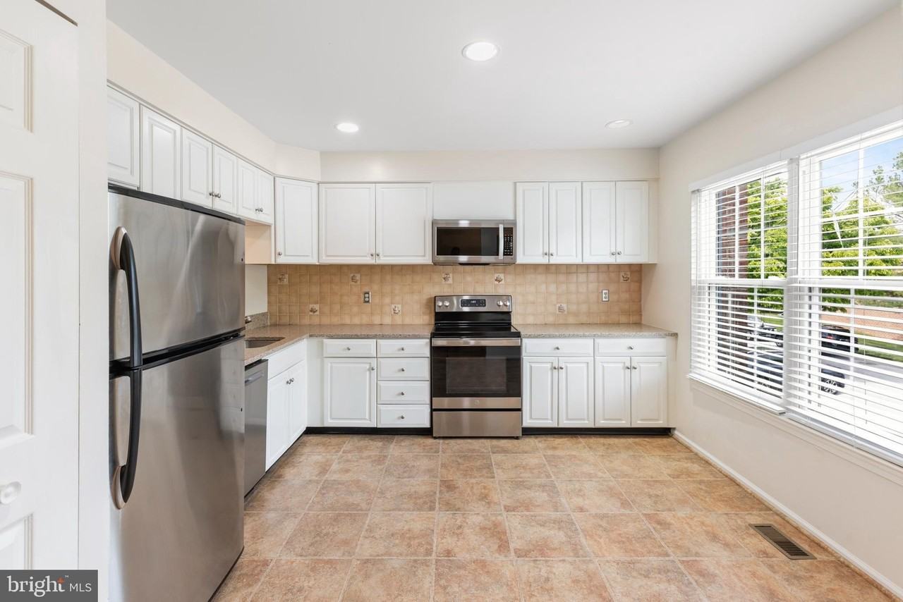 23 Roger Valley Ct - Photo 4 of 30