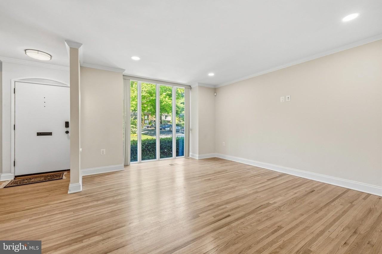 10841 Deborah Dr - Photo 4 of 26