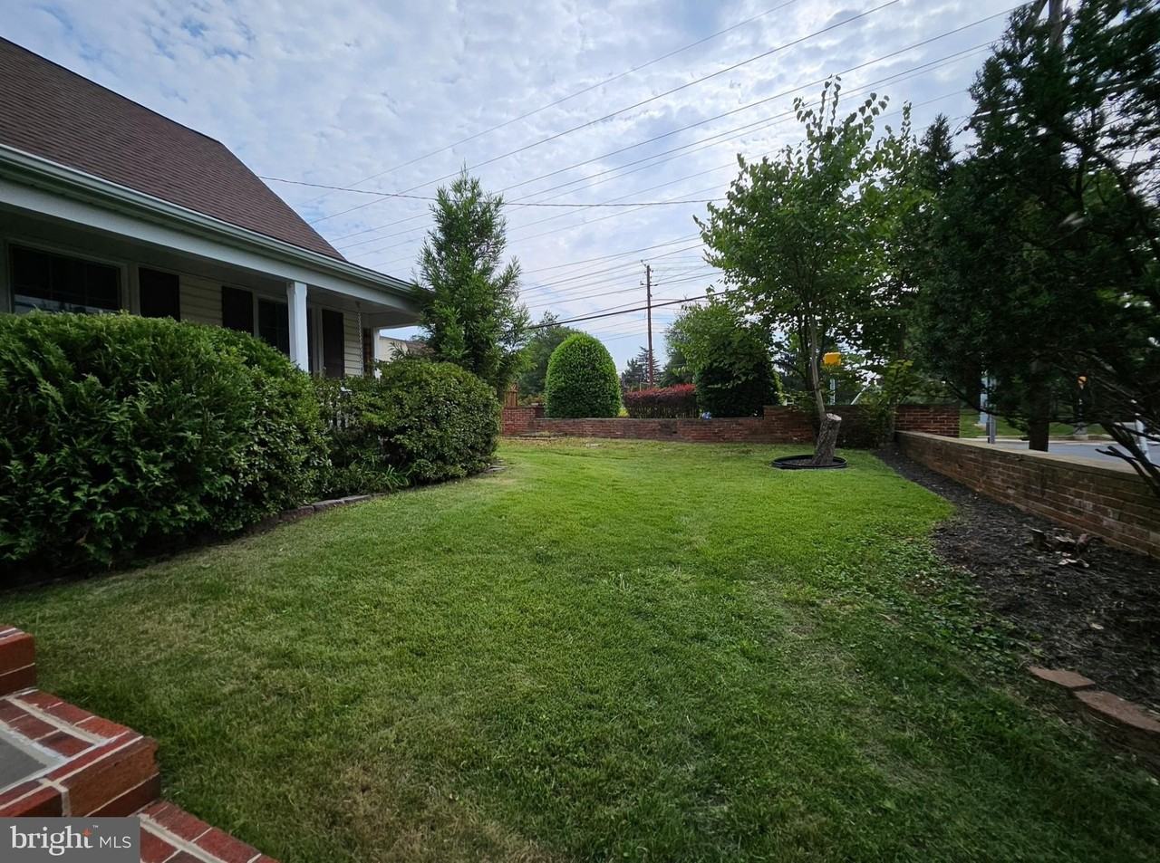 8001 Postoak Rd - Photo 2 of 30