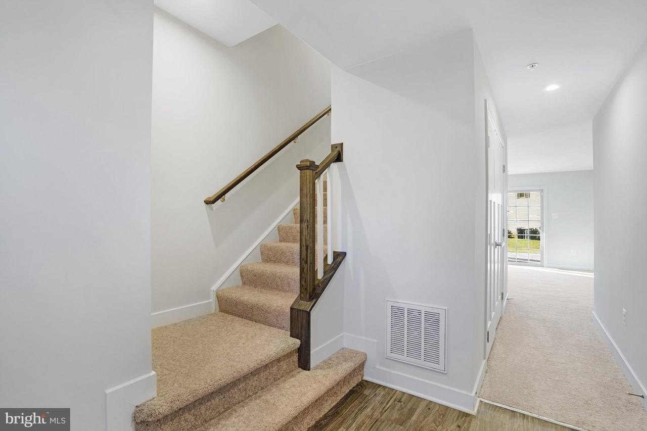 16627 Tortola Dr - Photo 4 of 44