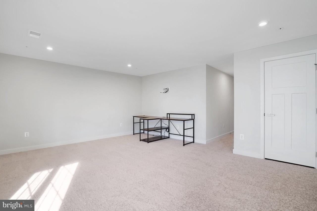16627 Tortola Dr - Photo 5 of 44