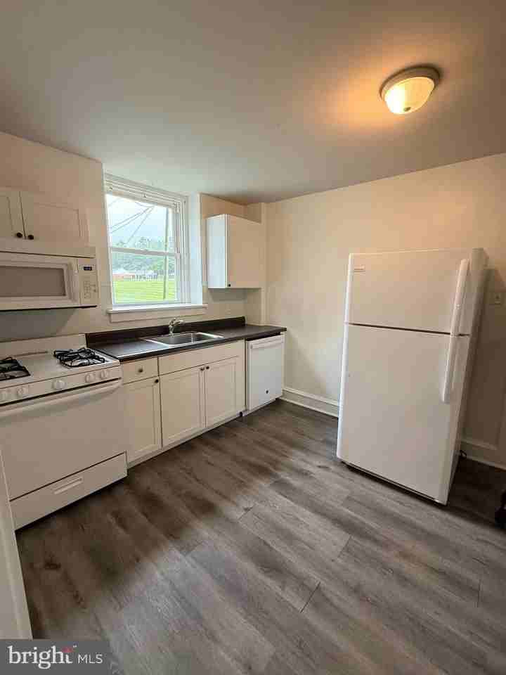 119 S Furnace St - Photo 2 of 12