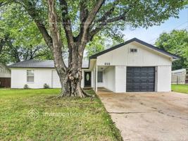 featured image of 212 W 5th St
