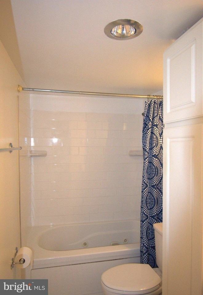 801 N Pitt St #1410 - Photo 3 of 9