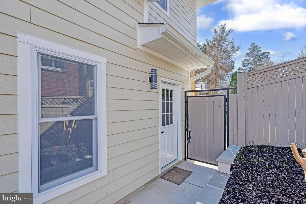 10237 Stratford Ave #B - Photo 2 of 21