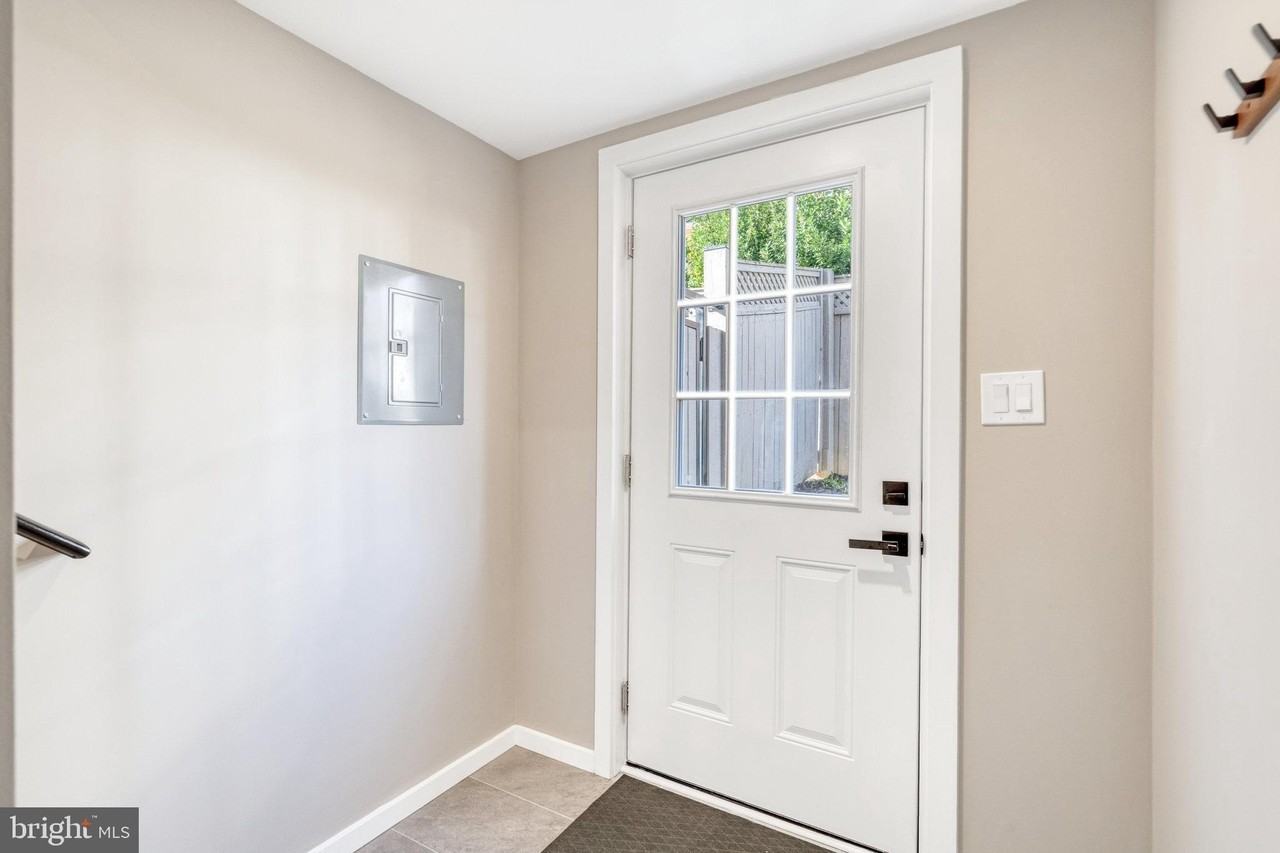 10237 Stratford Ave #B - Photo 6 of 21