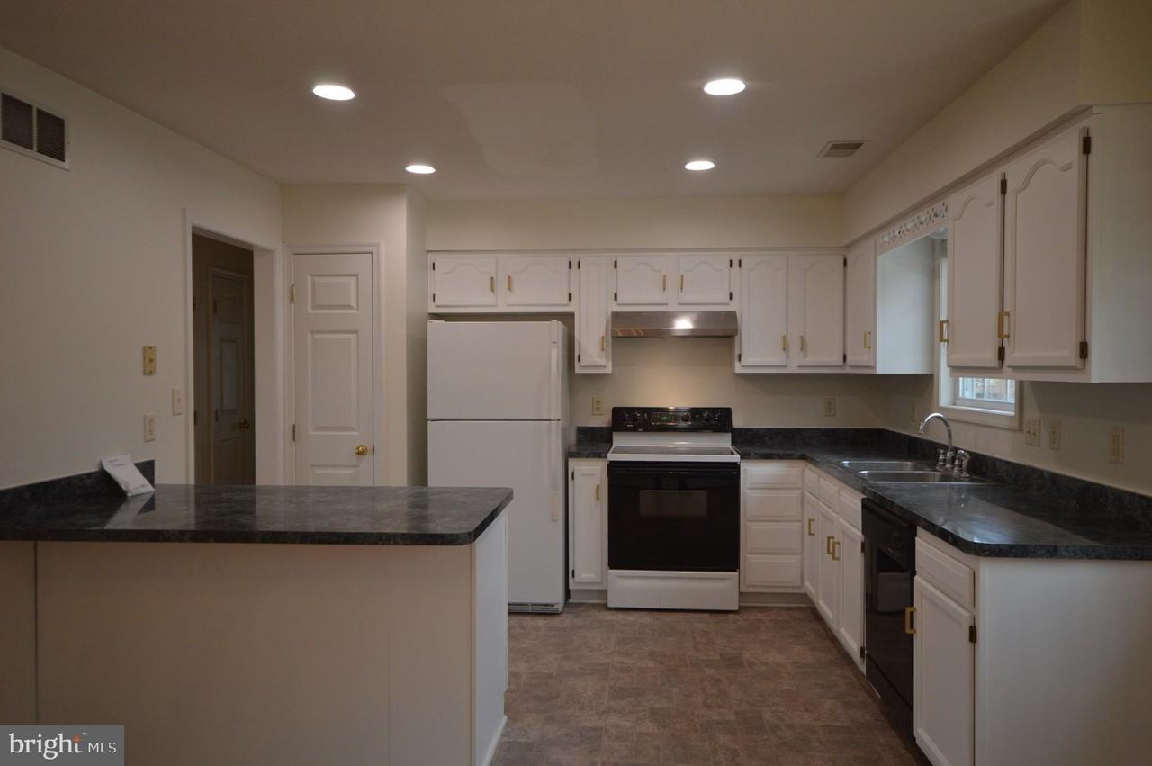 114 Providence Dr - Photo 3 of 27