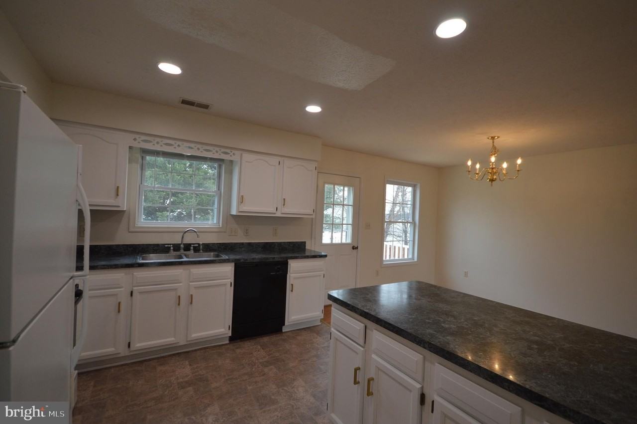 114 Providence Dr - Photo 4 of 27