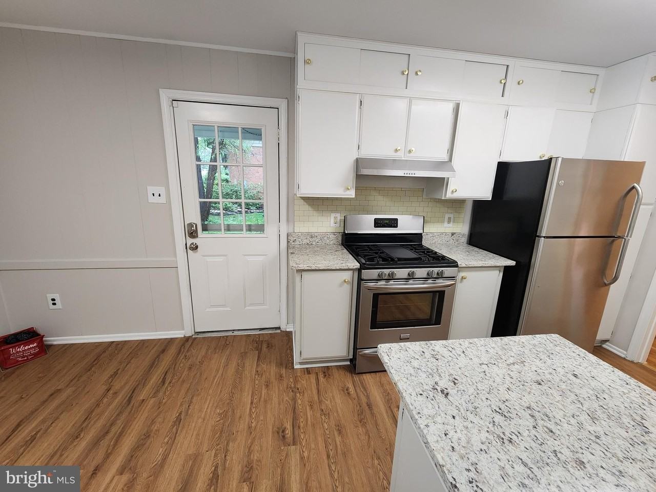 8800 Higdon Dr - Photo 4 of 50