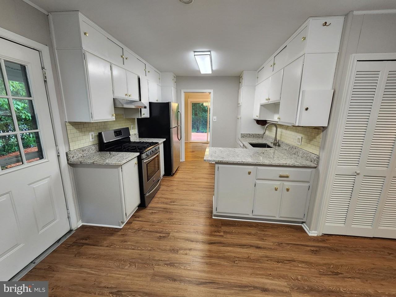 8800 Higdon Dr - Photo 5 of 50