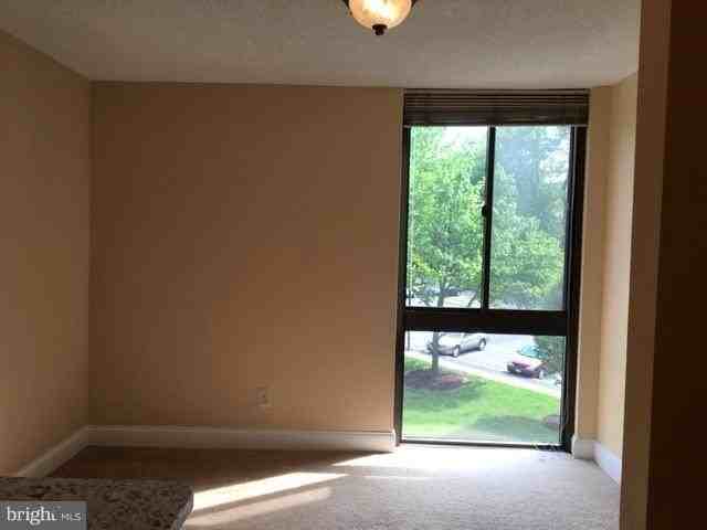 2300 Pimmit Dr #204 - Photo 5 of 18