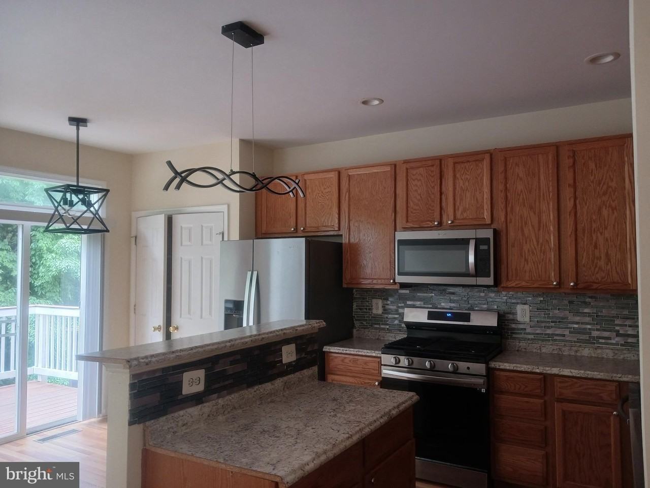 205 Hillside Ct - Photo 2 of 19