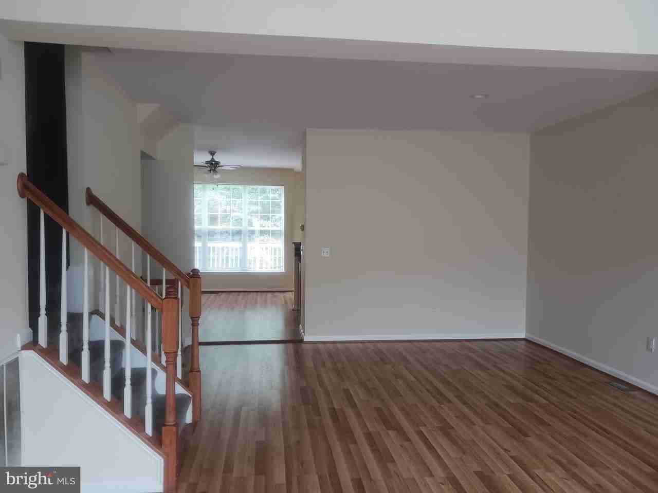 205 Hillside Ct - Photo 4 of 19