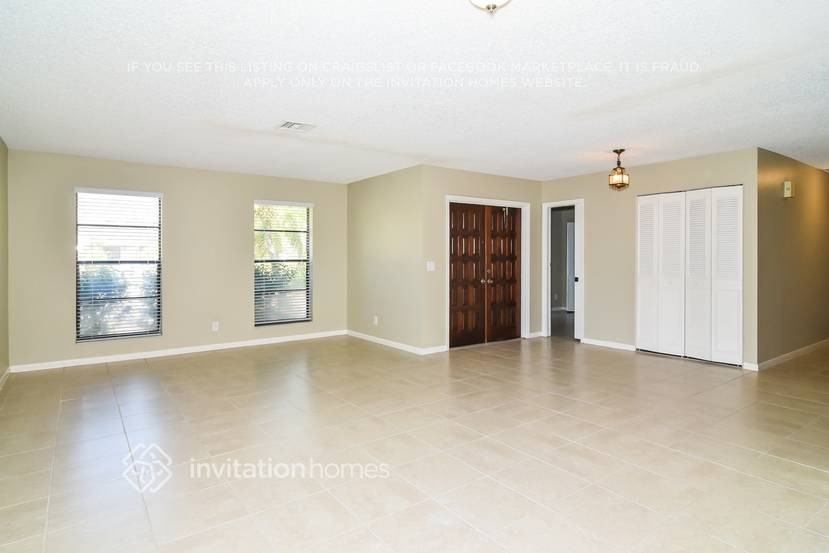 10048 Nw 20th St - Photo 2 of 16