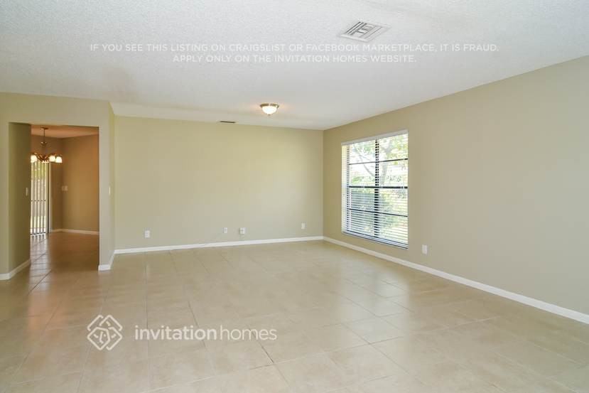 10048 Nw 20th St - Photo 3 of 16
