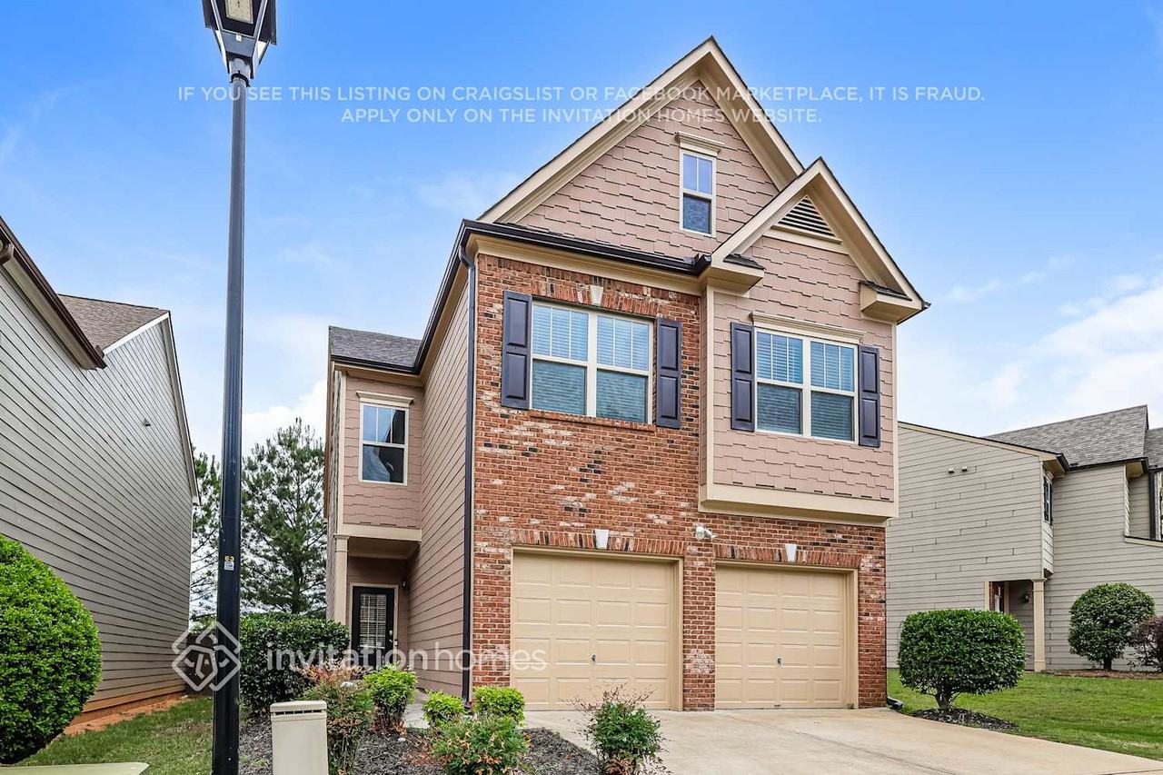 3911 Lake Manor Way - Photo 4 of 18