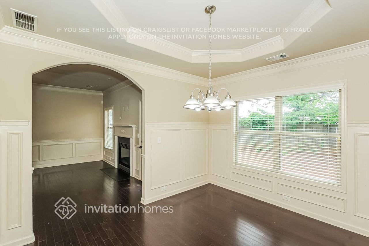 3911 Lake Manor Way - Photo 7 of 18