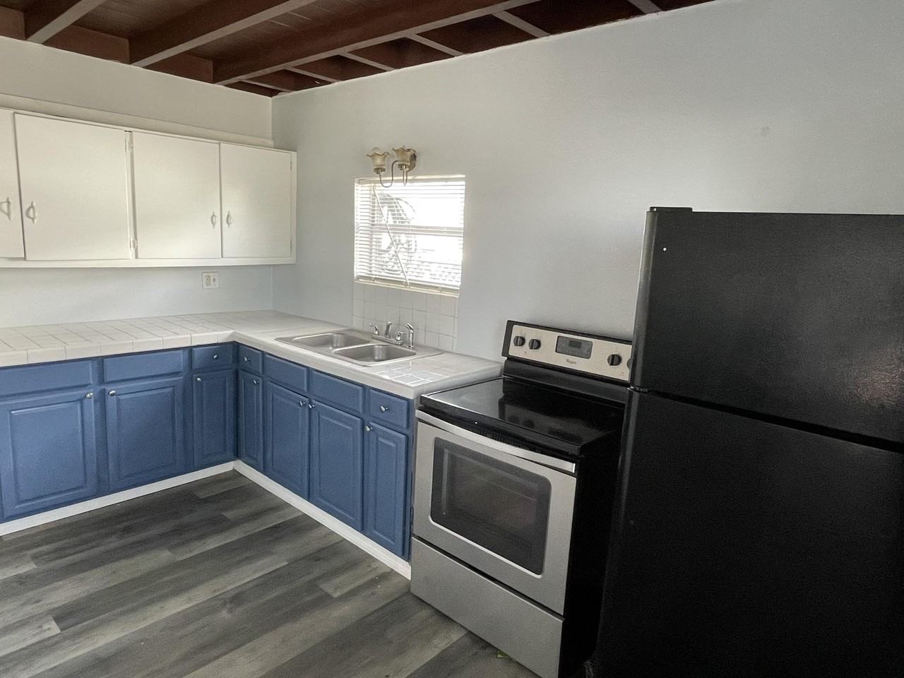 107 E 27th St - Photo 4 of 9