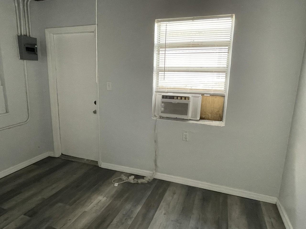 107 E 27th St - Photo 6 of 9