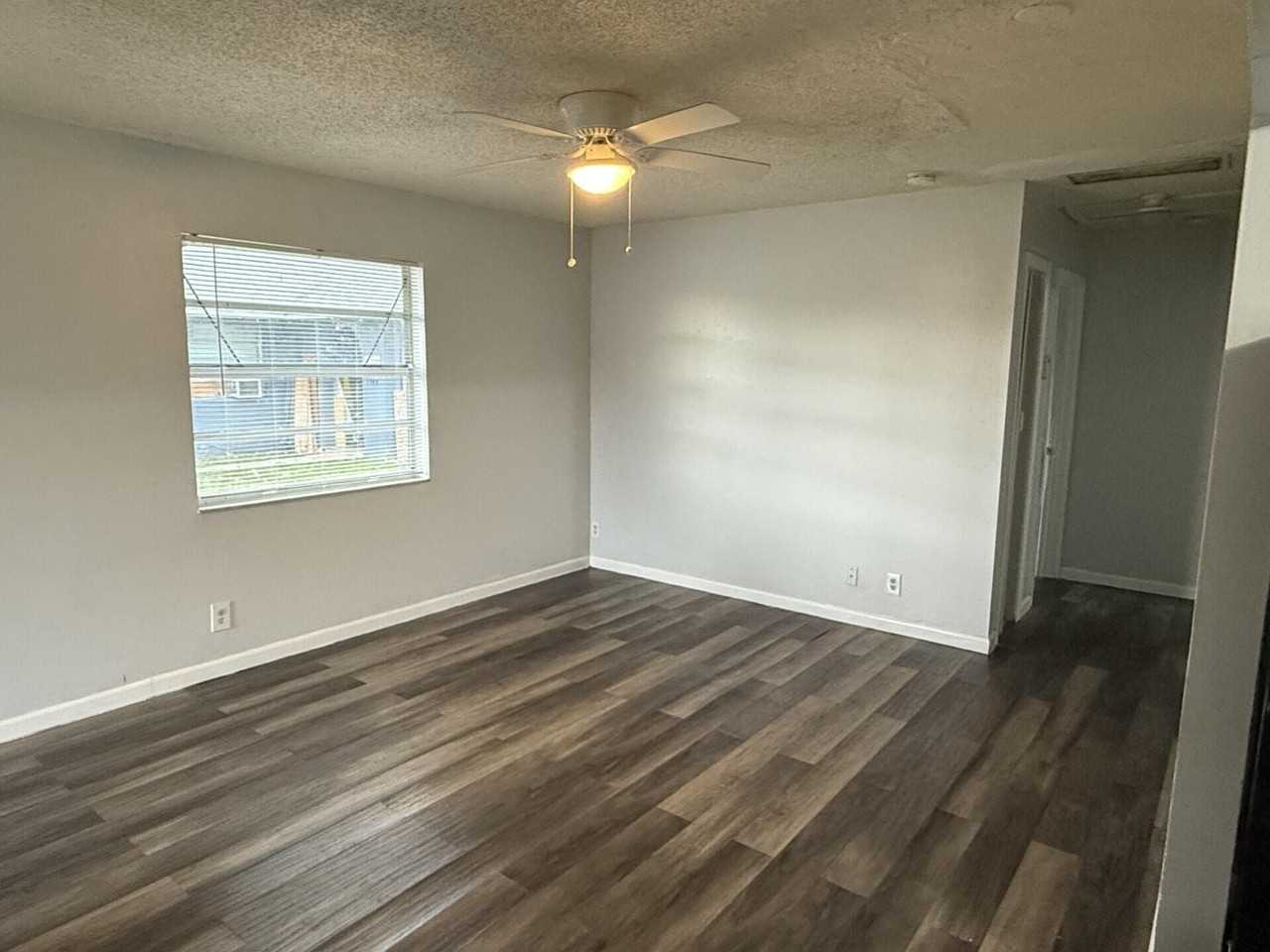 1110 S H St #1106 - Photo 2 of 10