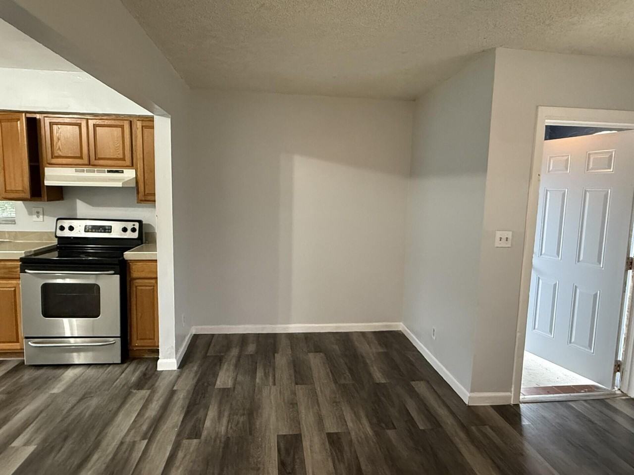 1110 S H St #1106 - Photo 3 of 10