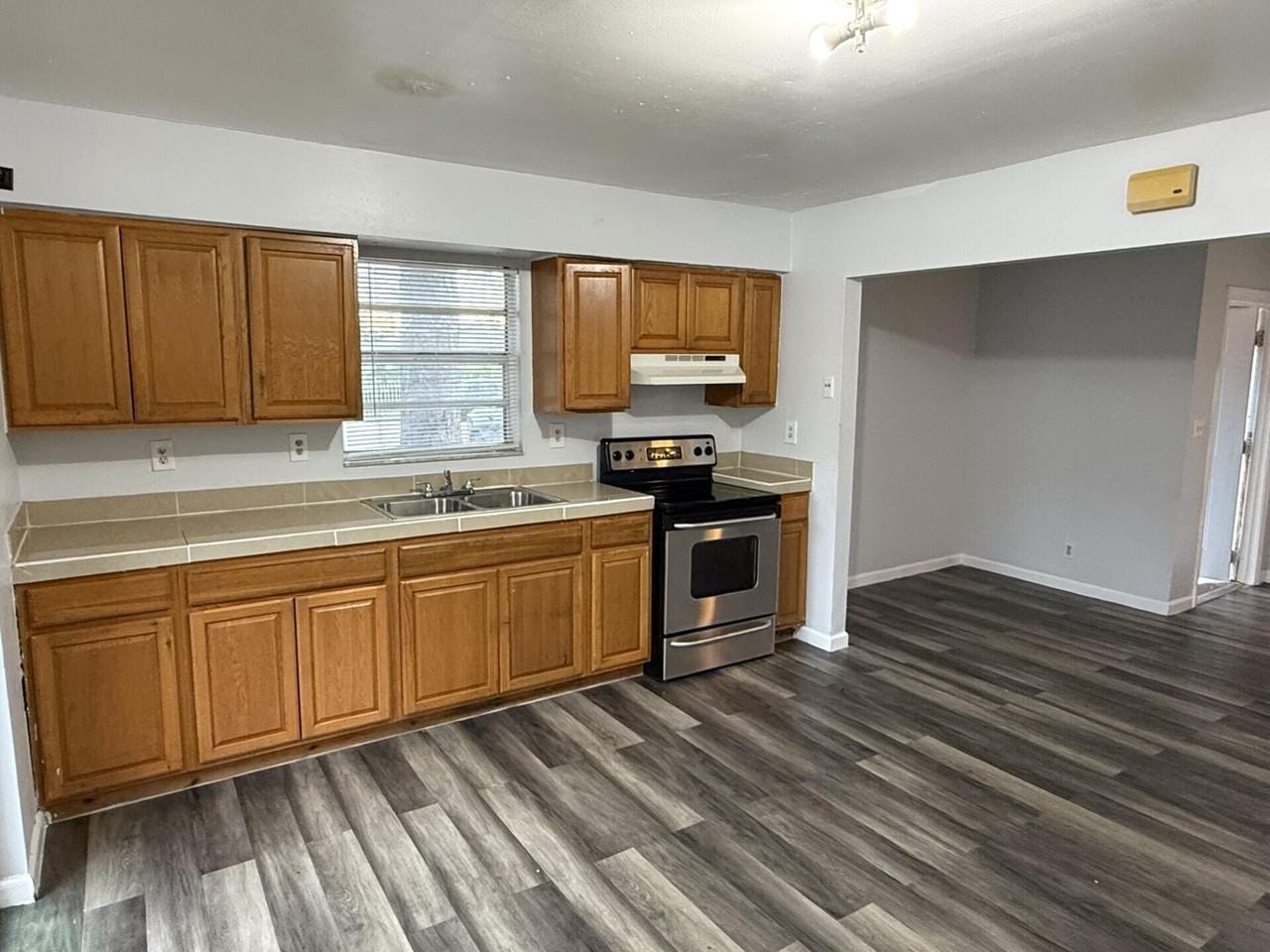 1110 S H St #1106 - Photo 4 of 10