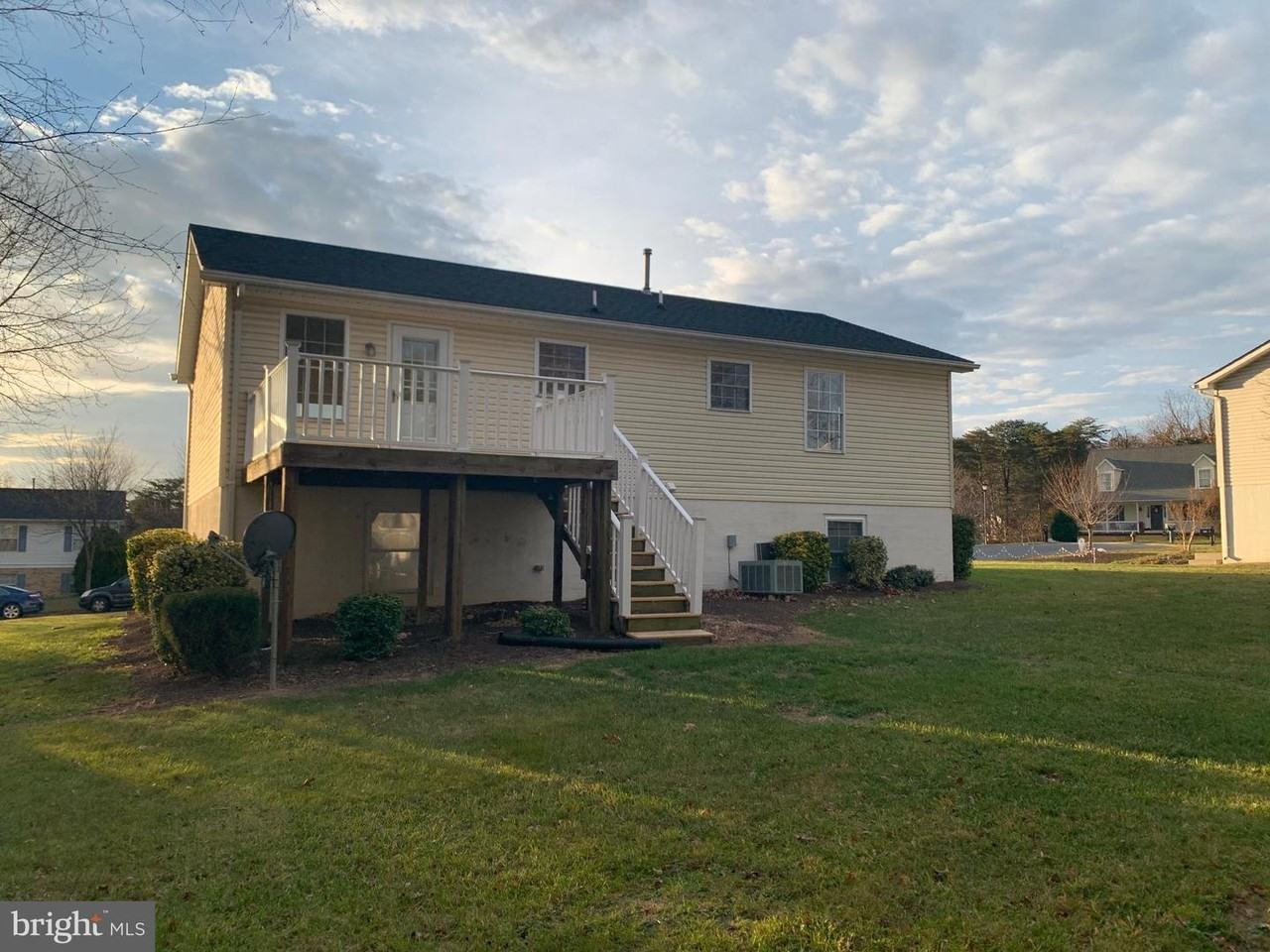 114 Providence Dr - Photo 2 of 27