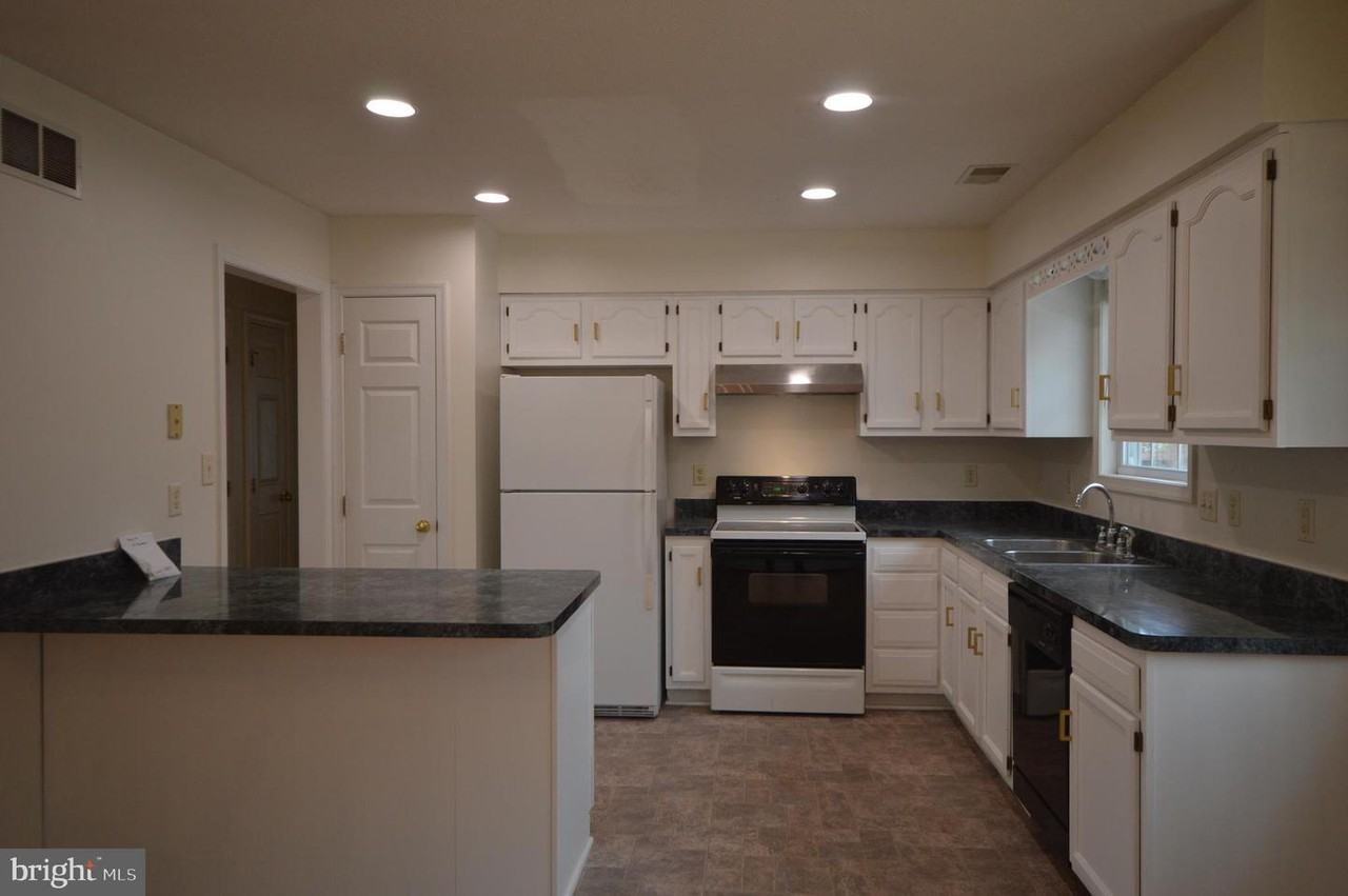 114 Providence Dr - Photo 5 of 27