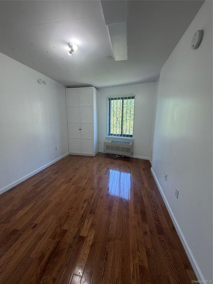 8712 175th St ##6b - Photo 6 of 11