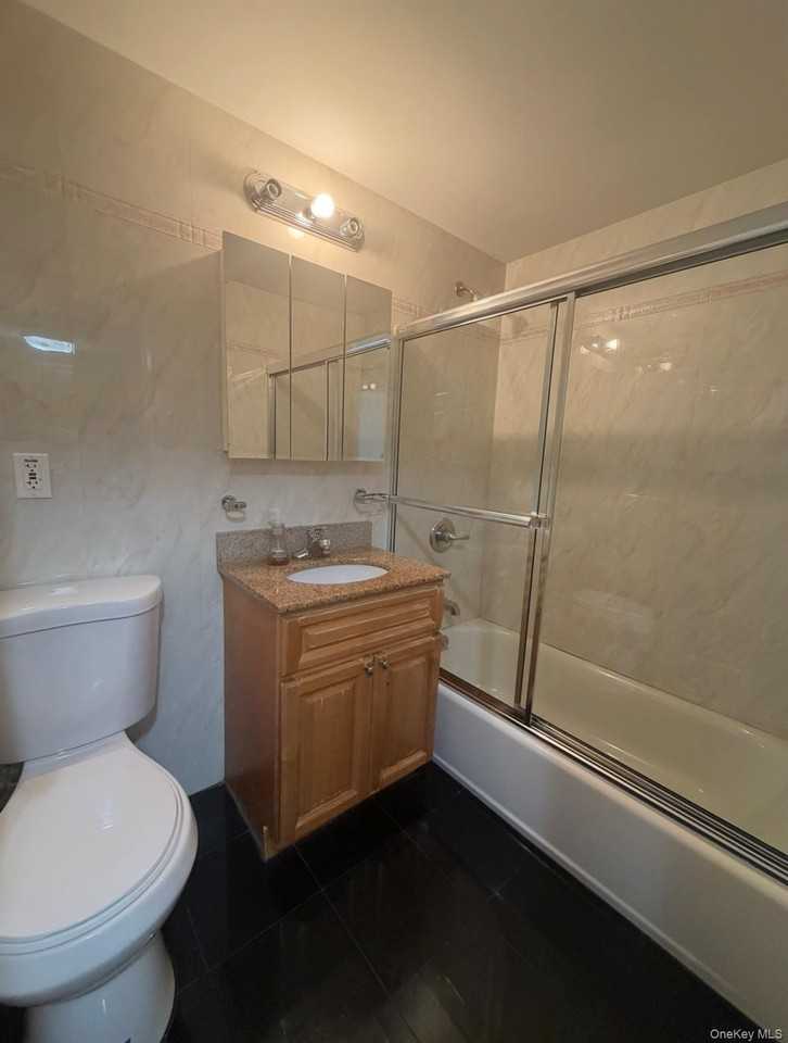 8712 175th St ##6b - Photo 7 of 11