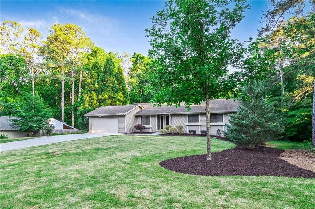 2755 Wendy Ln - Photo 2 of 25