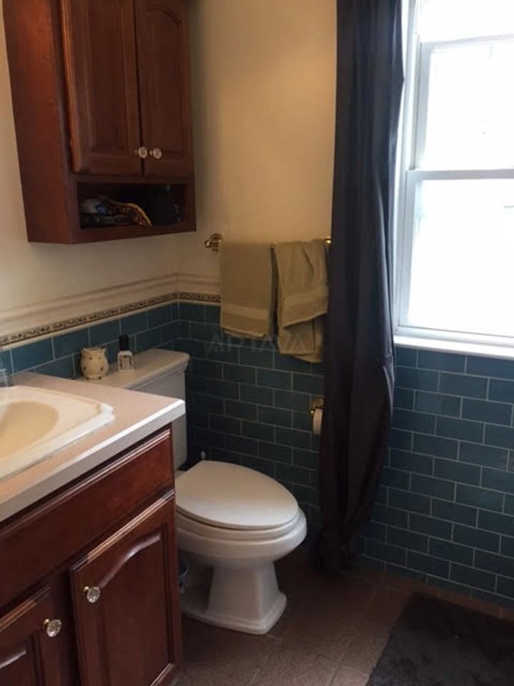 1028 Broadway #1 - Photo 5 of 7