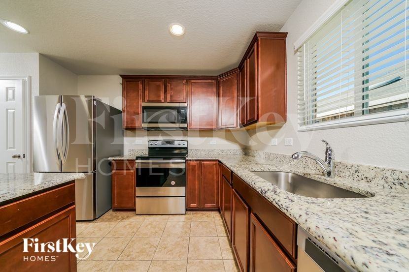 1505 Vernon Dr - Photo 5 of 15