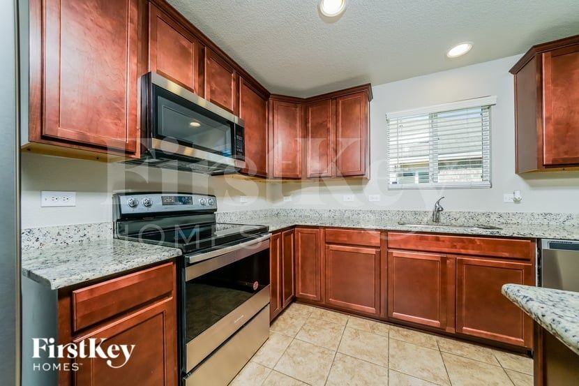 1505 Vernon Dr - Photo 6 of 15