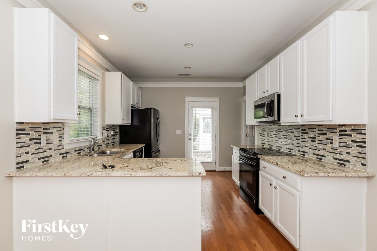 7142 Blakeney Greens Blvd - Photo 6 of 15