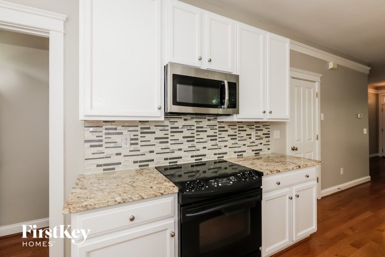 7142 Blakeney Greens Blvd - Photo 7 of 15