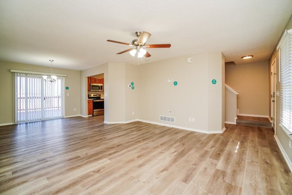 1041 Oxford Dr N - Photo 5 of 18