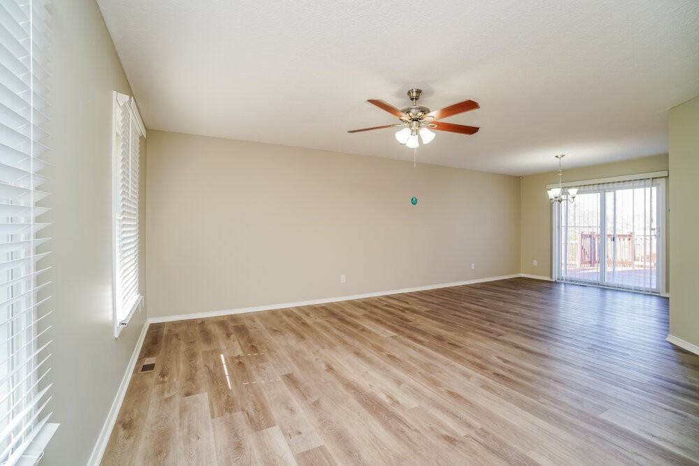 1041 Oxford Dr N - Photo 6 of 18
