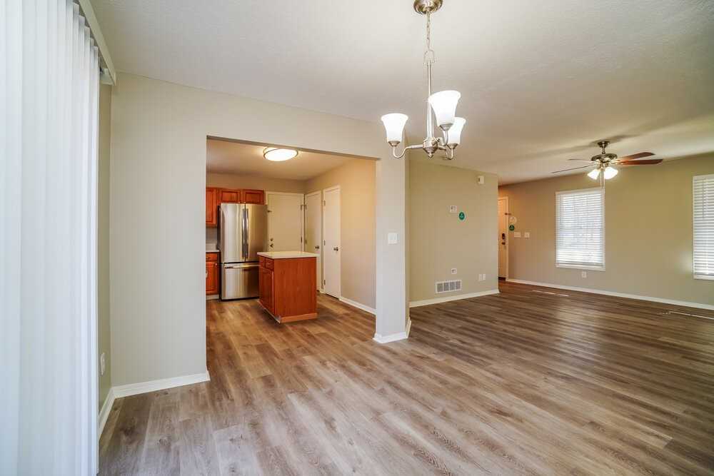 1041 Oxford Dr N - Photo 7 of 18