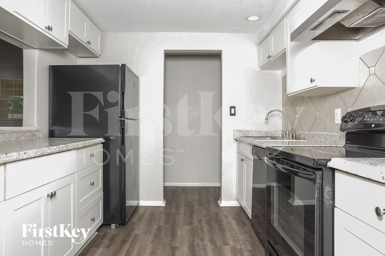 3567 Harbor Blvd - Photo 4 of 16