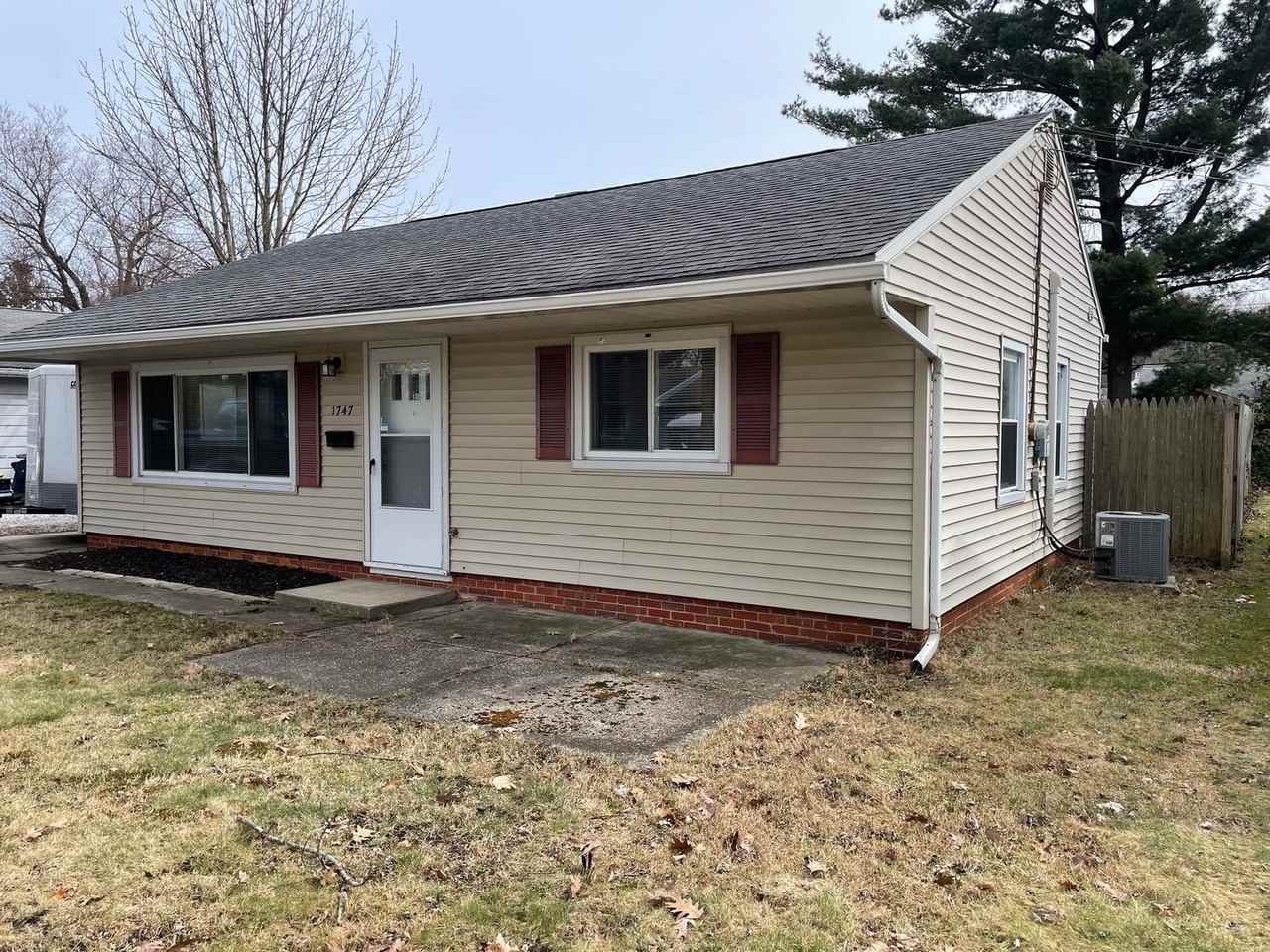1747 Benjamin Rd - Photo 2 of 9